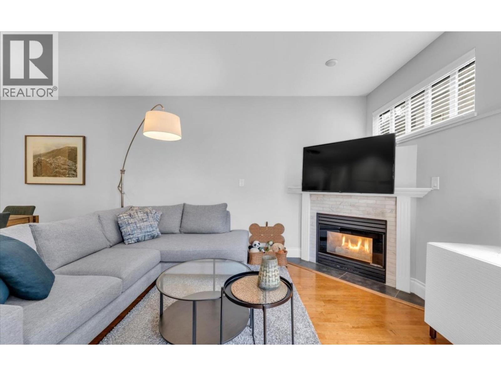 303 2525 Quebec Street, Vancouver, British Columbia  V5T 4R5 - Photo 3 - R3107541