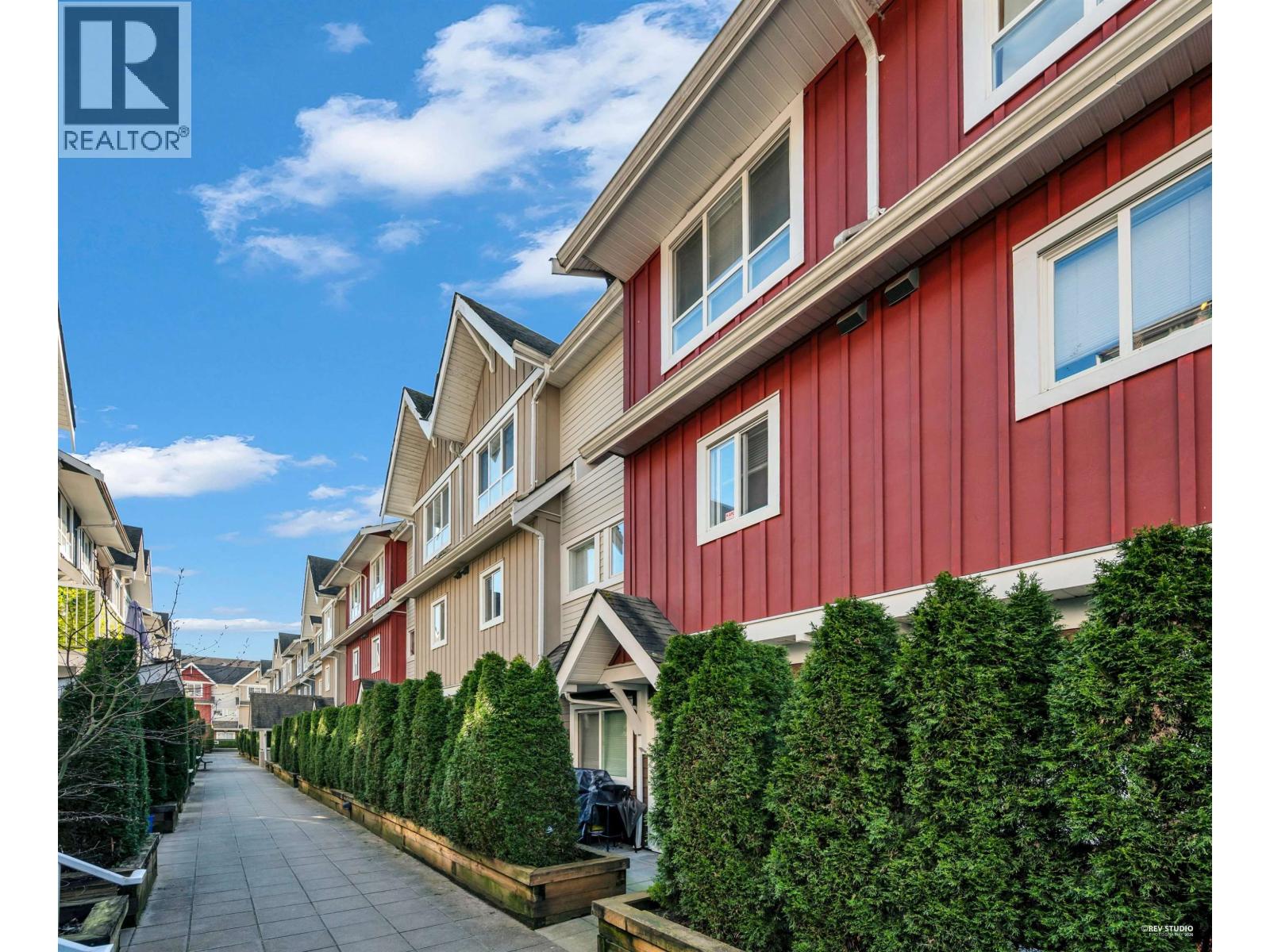 309 1661 Fraser Avenue, Port Coquitlam, British Columbia  V3B 0B6 - Photo 3 - R3107543