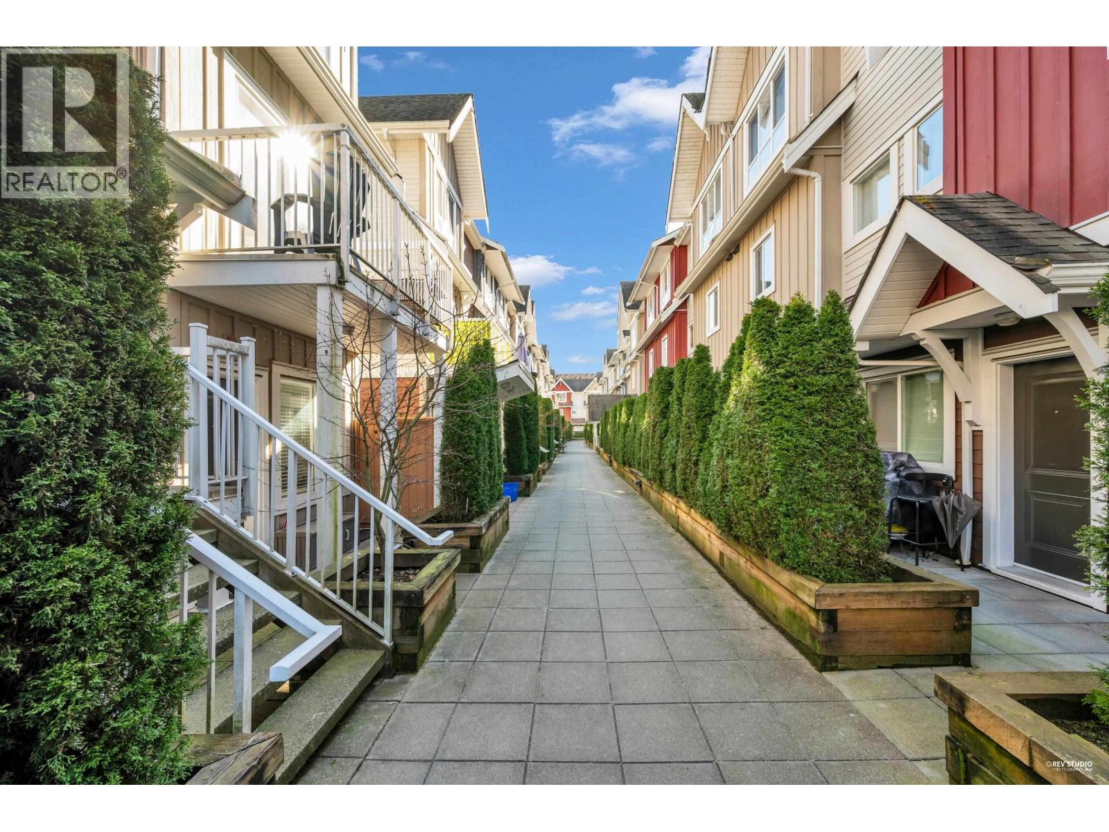 309 1661 Fraser Avenue, Port Coquitlam, British Columbia  V3B 0B6 - Photo 4 - R3107543