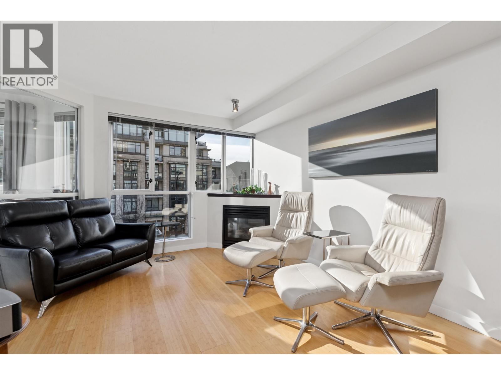 311 122 E 3rd Street, North Vancouver, British Columbia  V7L 1E6 - Photo 3 - R3107557