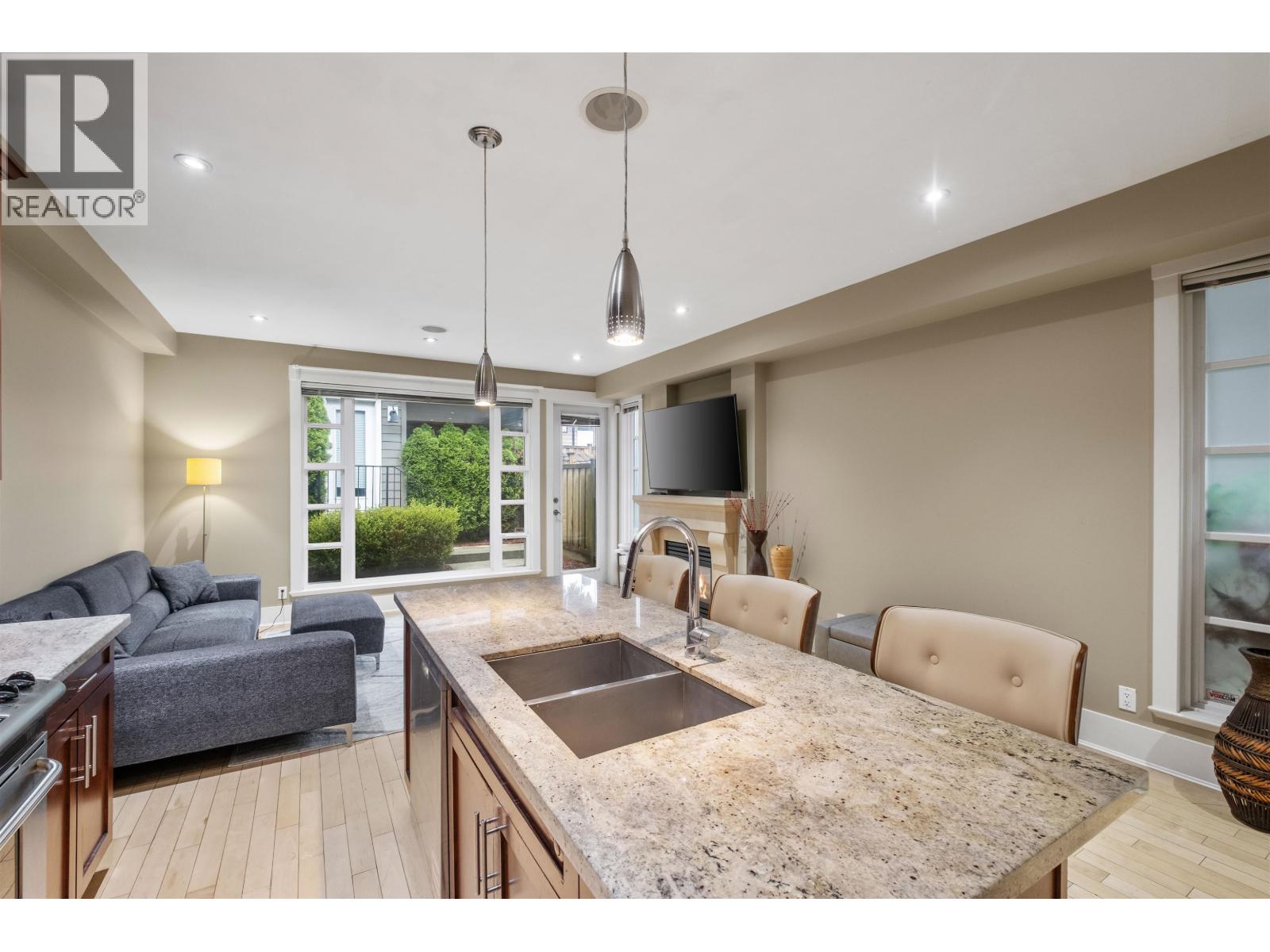 1620 St. Andrews Avenue, North Vancouver, British Columbia  V7L 3L6 - Photo 3 - R3107564