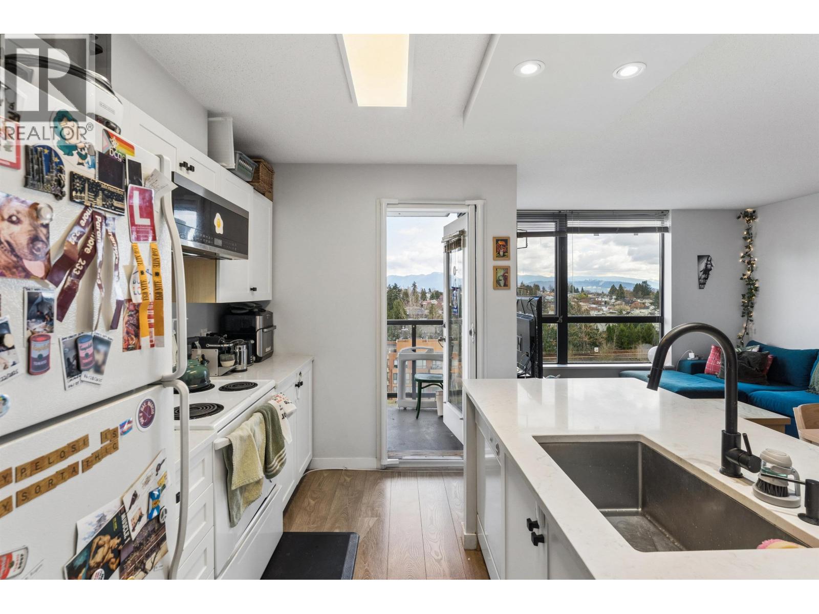 1209 3588 Crowley Drive, Vancouver, British Columbia V5R 6H3 - Photo 11 - R3107567