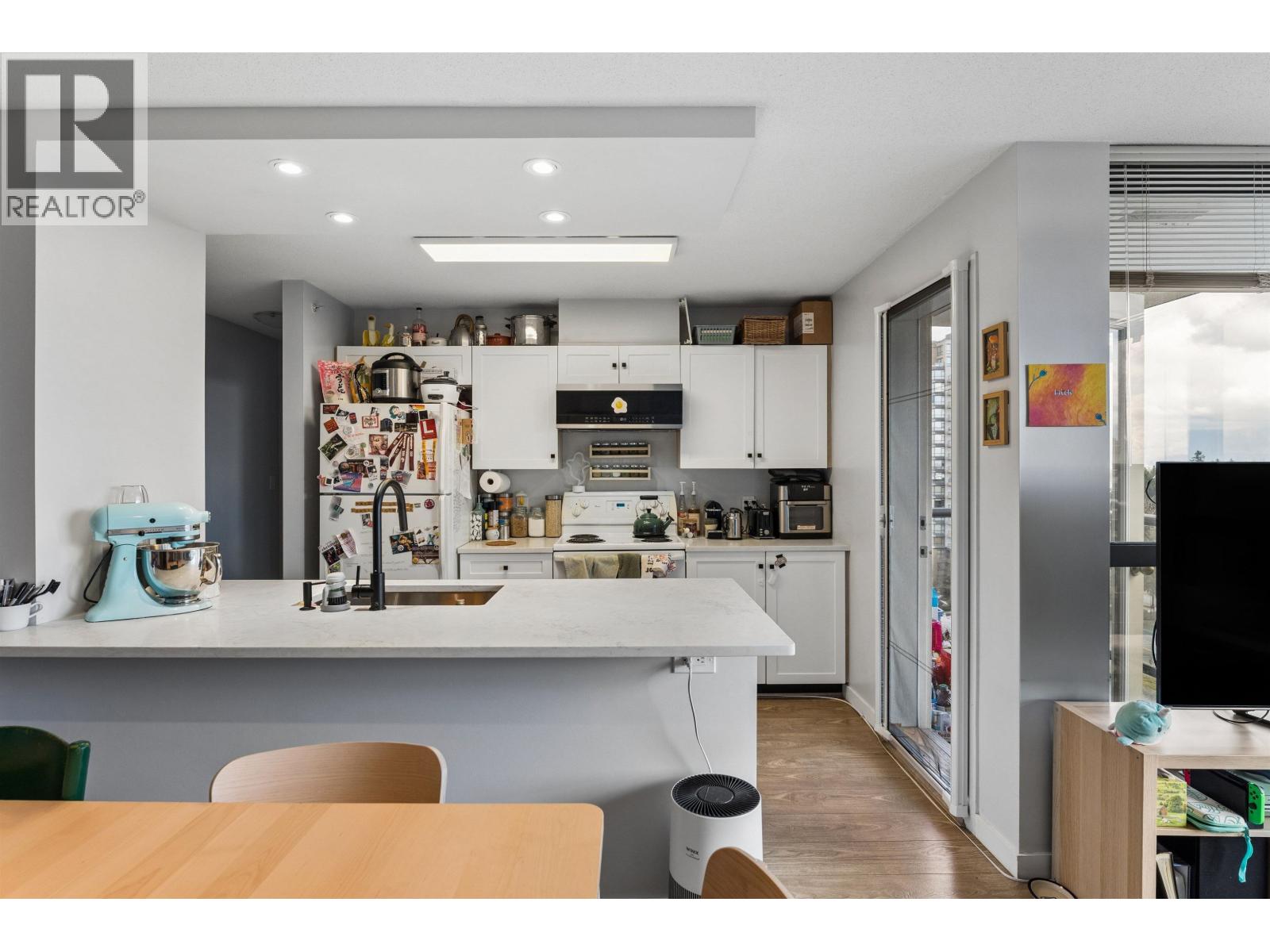 1209 3588 Crowley Drive, Vancouver, British Columbia V5R 6H3 - Photo 9 - R3107567