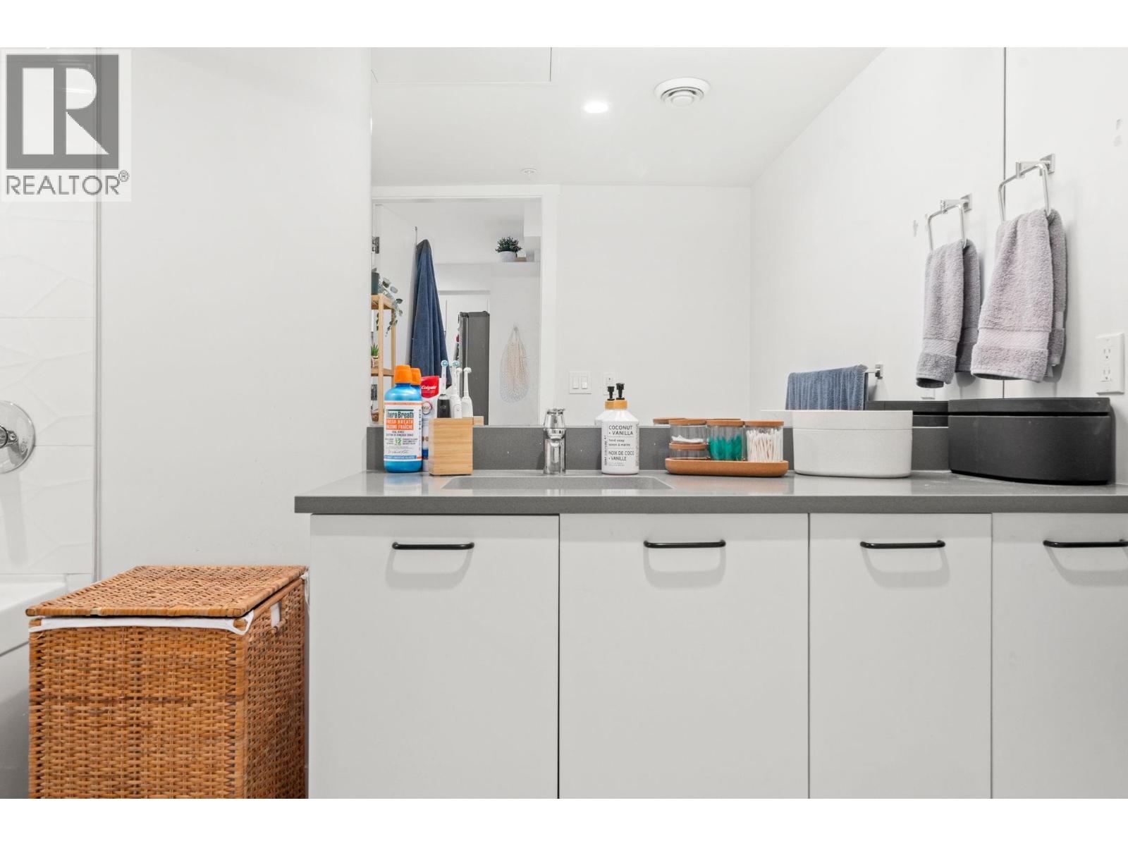 402 1519 Crown Street, Vancouver, British Columbia  V7J 1G6 - Photo 32 - R3107585