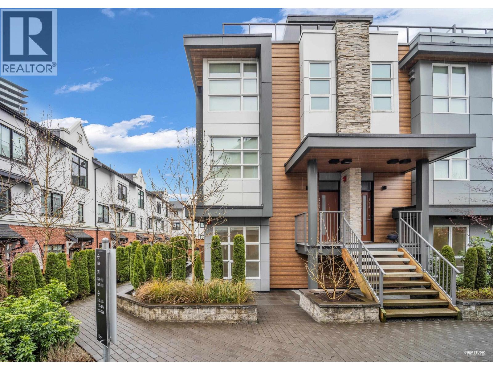 128 2060 Curling Road, North Vancouver, British Columbia  V7P 0E1 - Photo 2 - R3107600