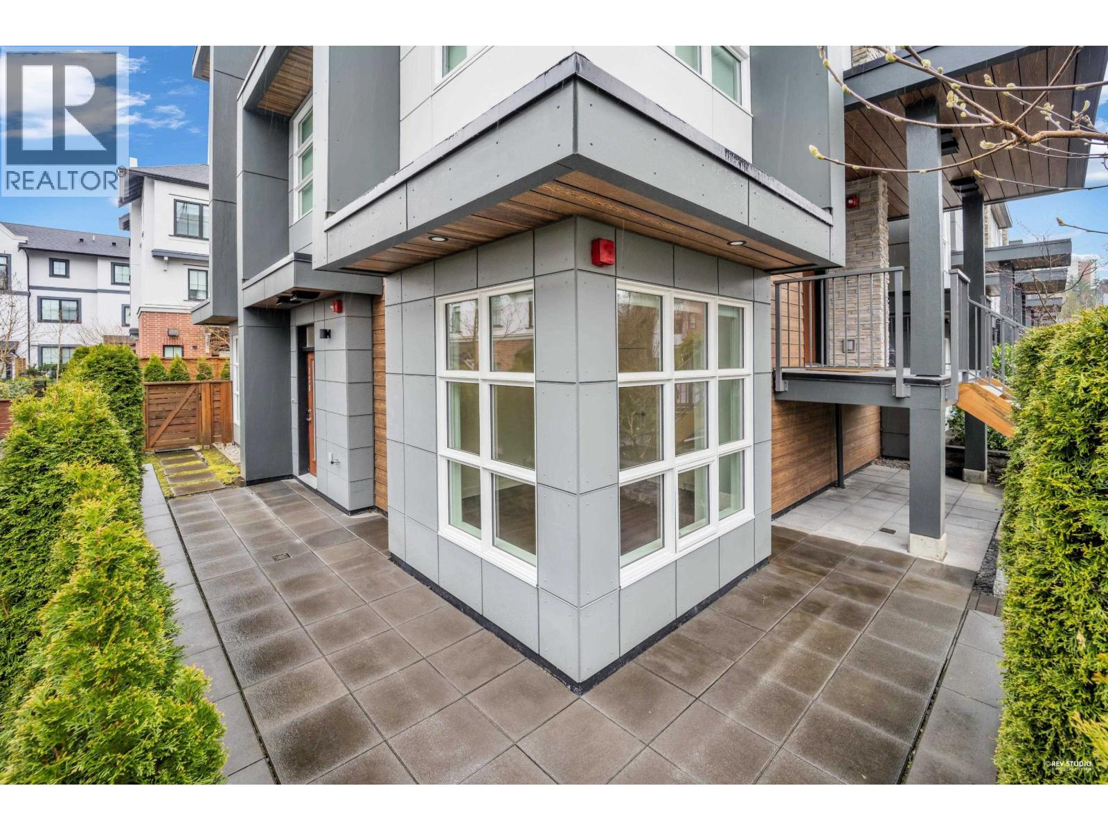 128 2060 Curling Road, North Vancouver, British Columbia  V7P 0E1 - Photo 3 - R3107600