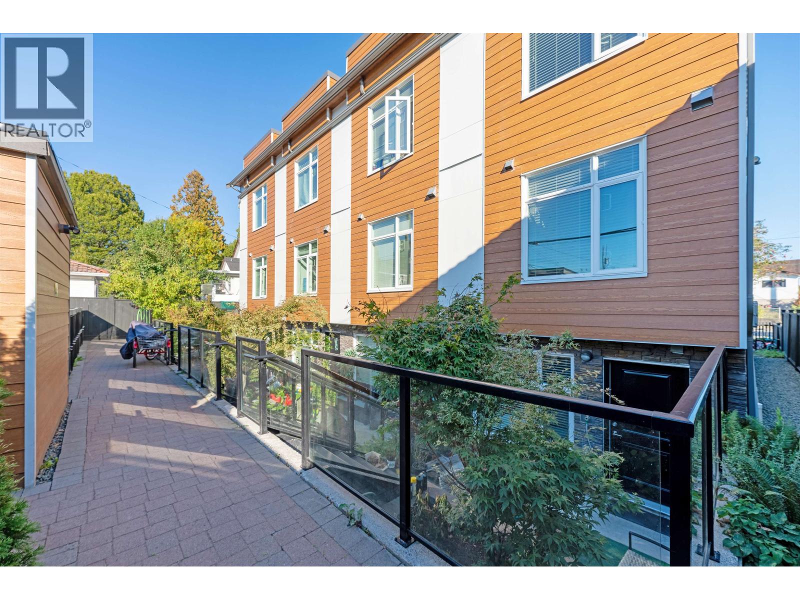 5069 Earles Street, Vancouver, British Columbia  V5R 3R8 - Photo 12 - R3107602