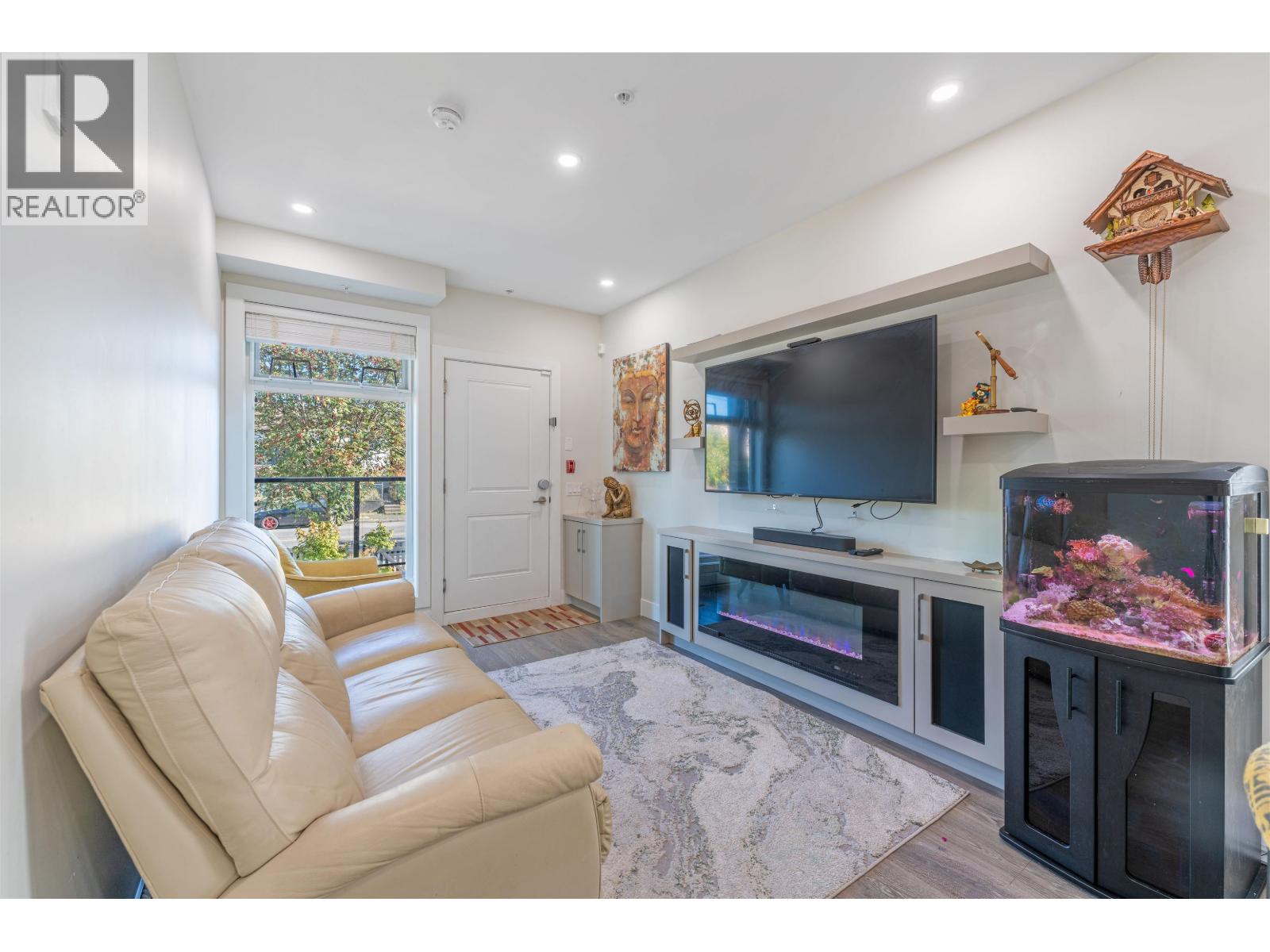 5069 Earles Street, Vancouver, British Columbia  V5R 3R8 - Photo 3 - R3107602