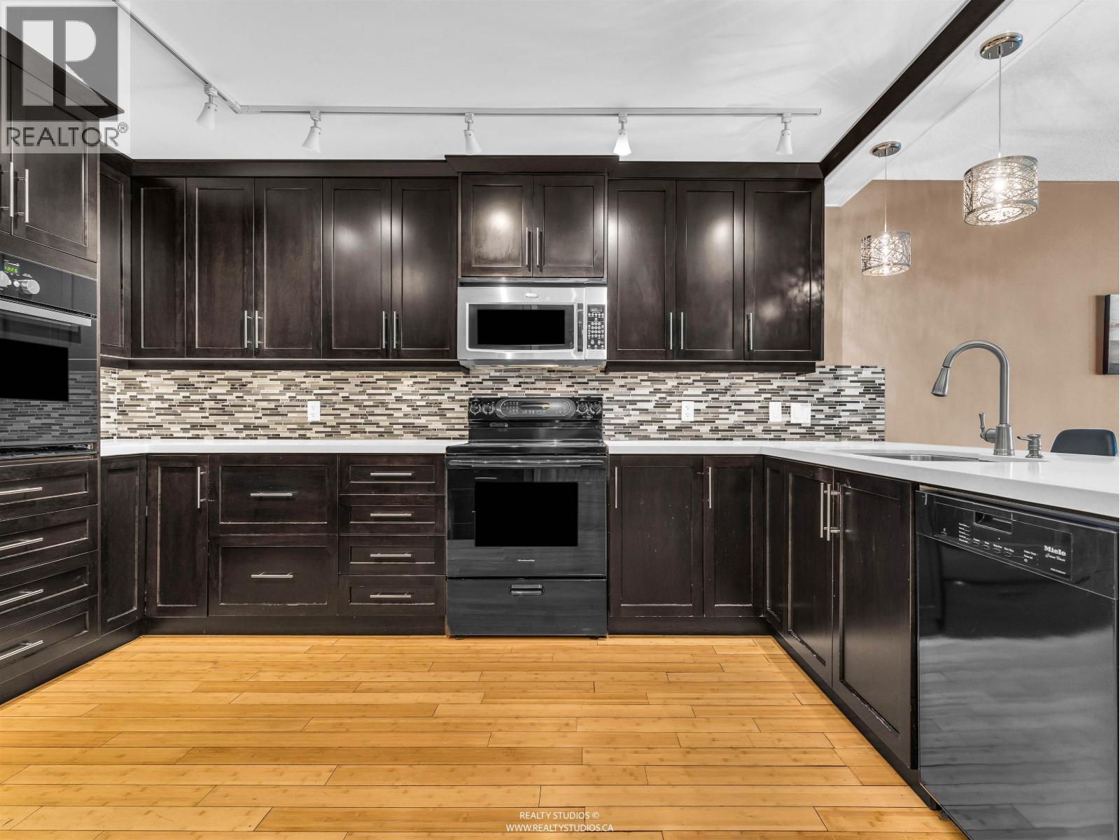 203 4323 Gallant Avenue, North Vancouver, British Columbia  V7G 2C1 - Photo 11 - R3107614