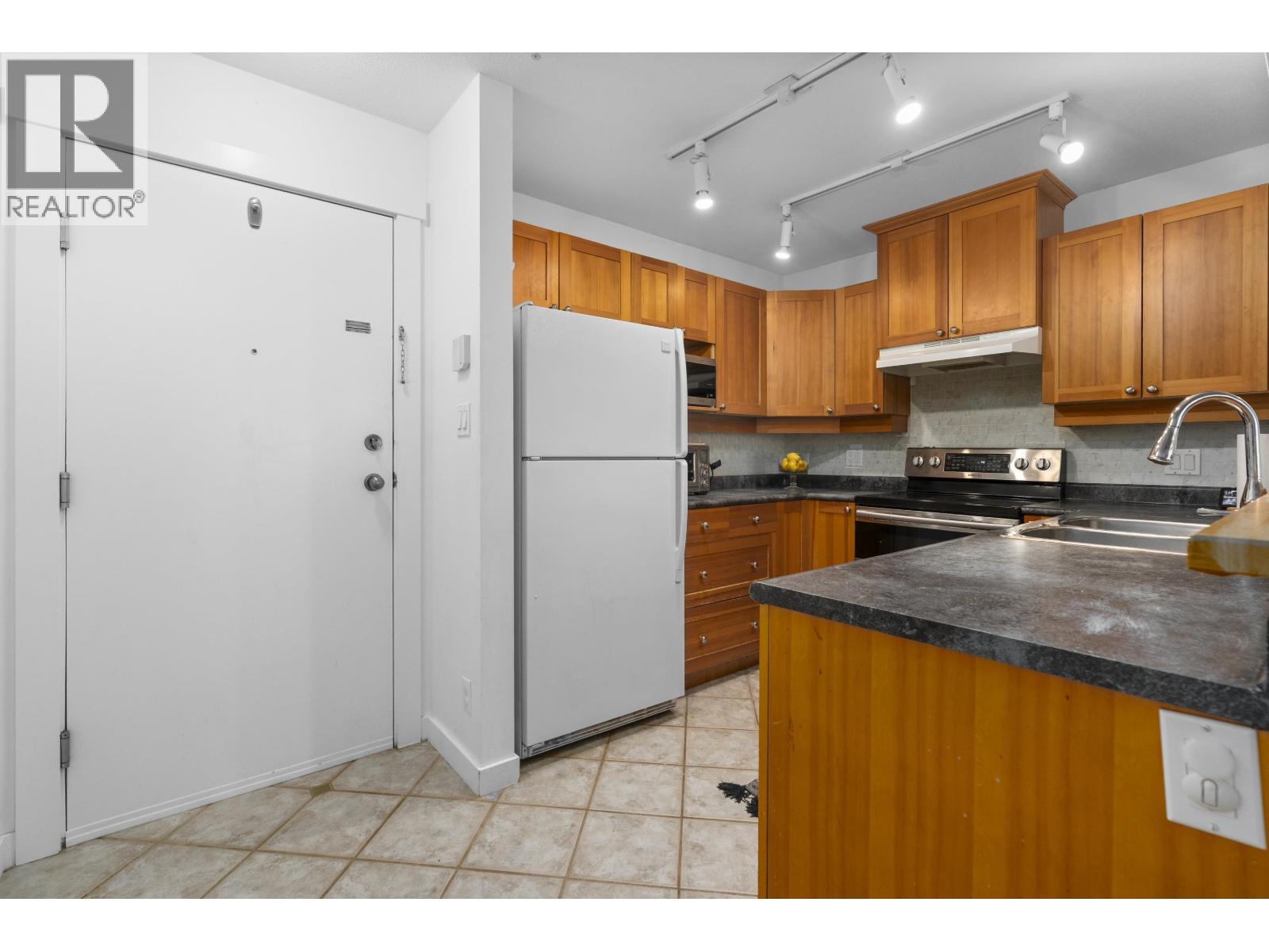 212 1432 Parkway Boulevard, Coquitlam, British Columbia  V3E 3L9 - Photo 6 - R3107634