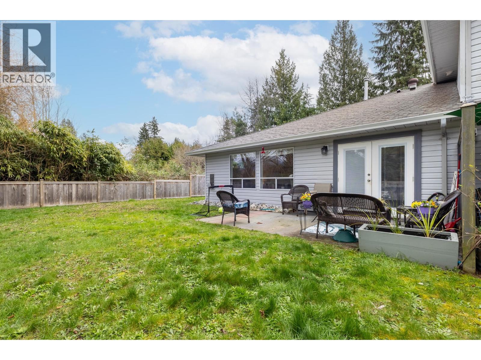 1 5706 Ebbtide Street, Sechelt, British Columbia  V7Z 0J4 - Photo 3 - R3099791