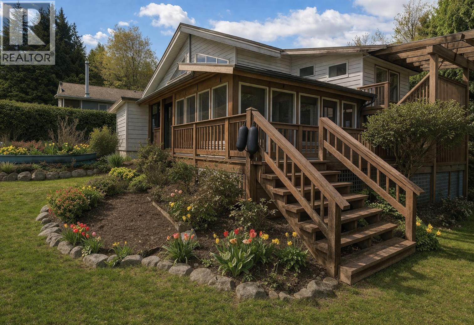 26 BRIGHTON BEACH, North Vancouver, British Columbia