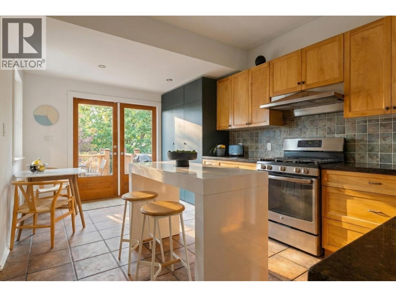 261 E 4th Street, North Vancouver, British Columbia  V7L 1J1 - Photo 11 - R3107659