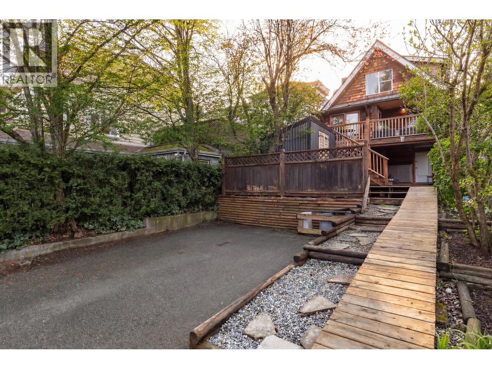 261 E 4th Street, North Vancouver, British Columbia  V7L 1J1 - Photo 36 - R3107659