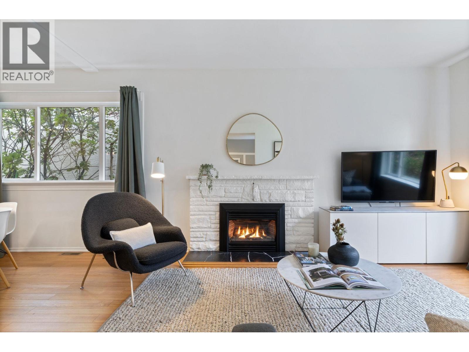 261 E 4th Street, North Vancouver, British Columbia  V7L 1J1 - Photo 6 - R3107659