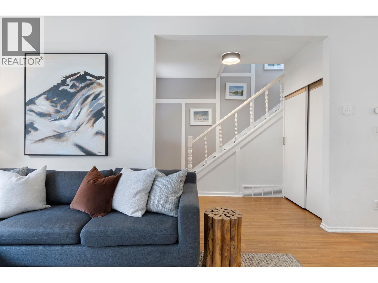 261 E 4th Street, North Vancouver, British Columbia  V7L 1J1 - Photo 7 - R3107659