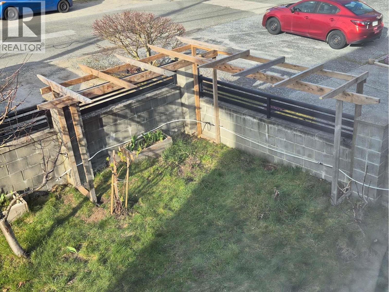 Ground Level 6190 Clinton St., Burnaby, British Columbia V5J 2M7 - Photo 2 - R3107617