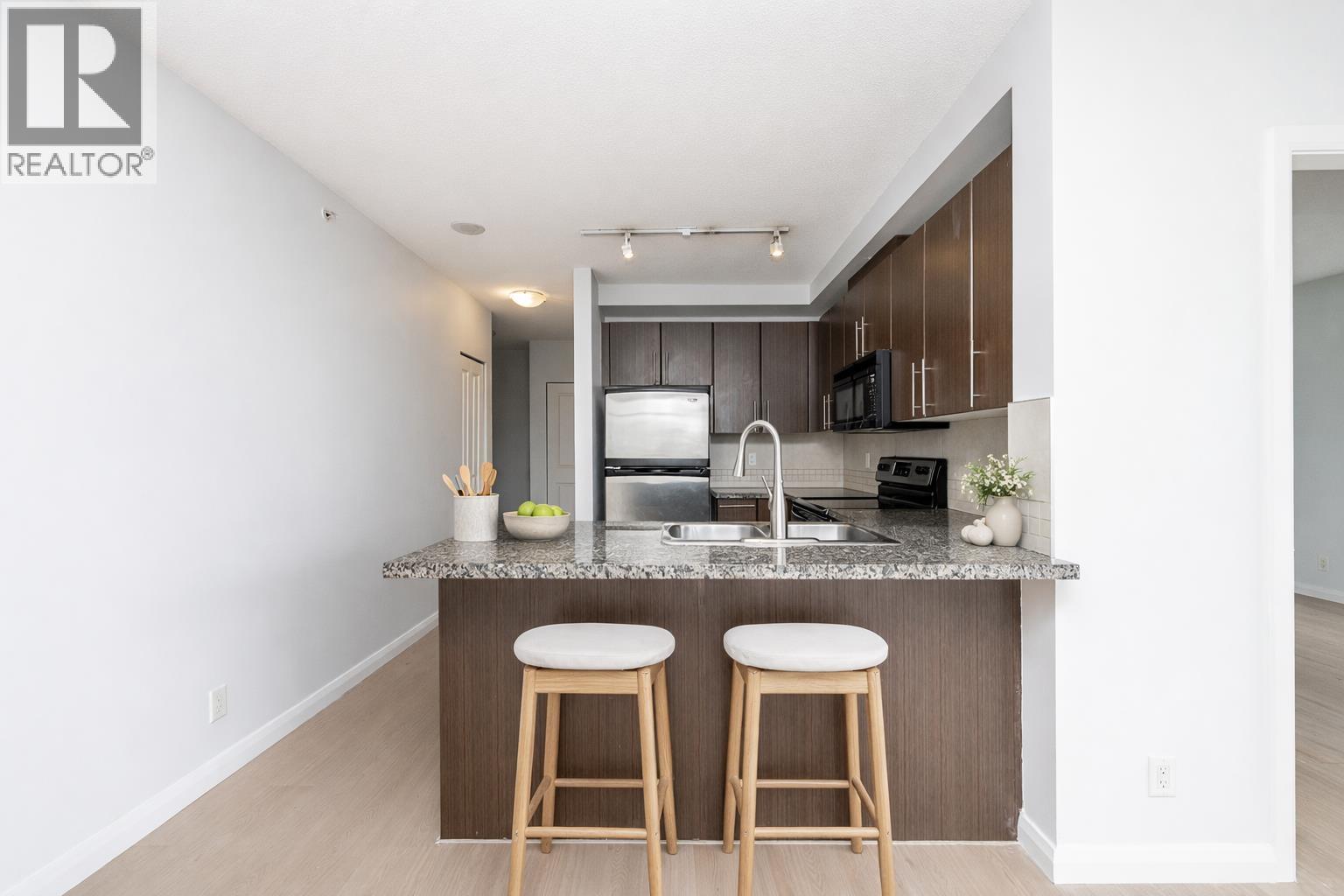 1008 898 Carnarvon Street, New Westminster, British Columbia  V3M 0C3 - Photo 3 - R3107209