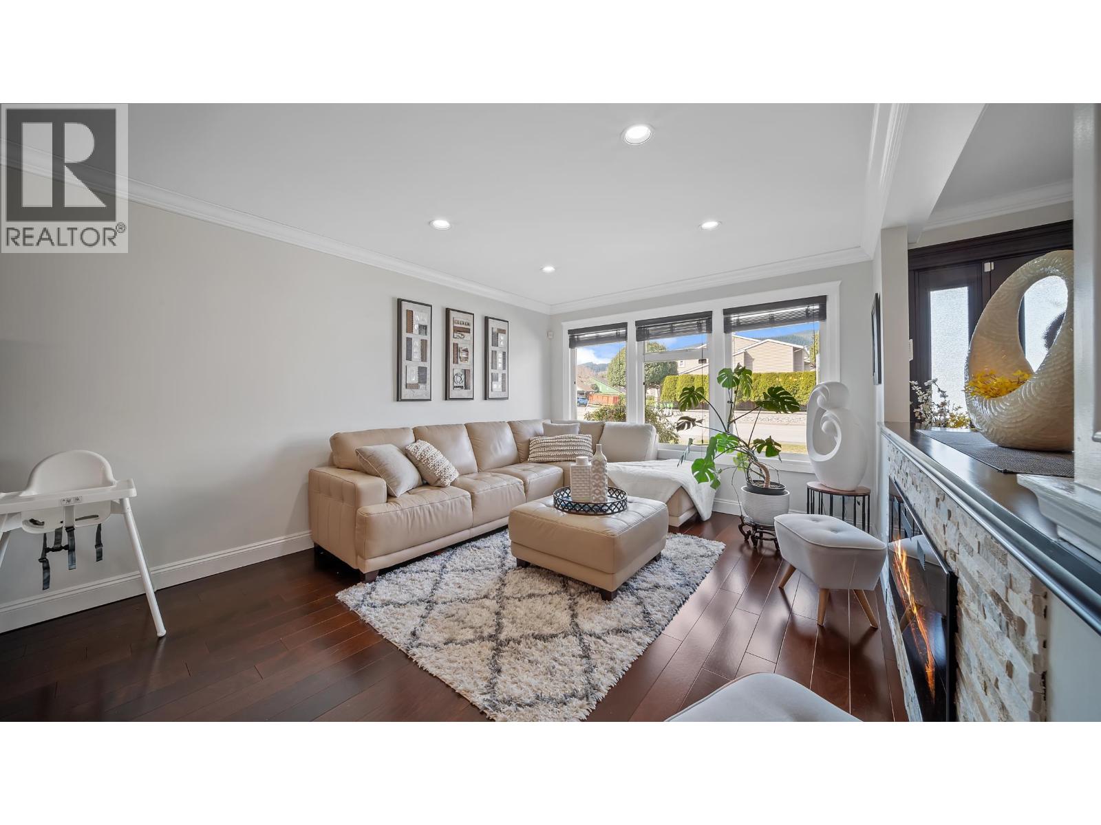 3220 Dunkirk Avenue, Coquitlam, British Columbia  V3E 1G5 - Photo 3 - R3107644