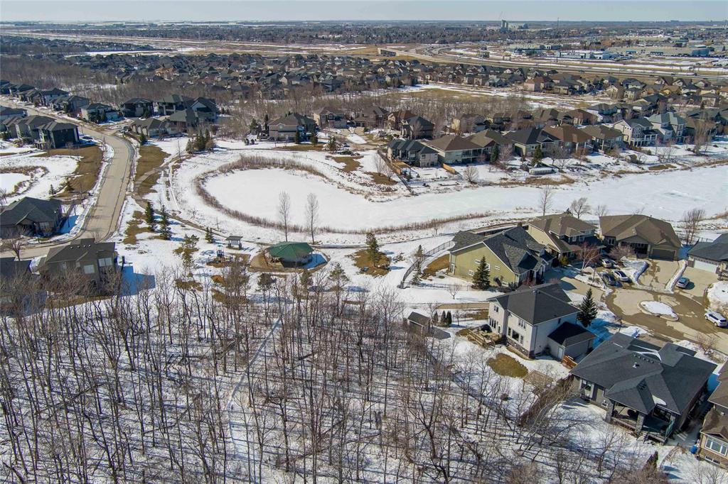 52 Aspen Forest Point, Winnipeg, Manitoba  R3Y 0B7 - Photo 33 - 202605341