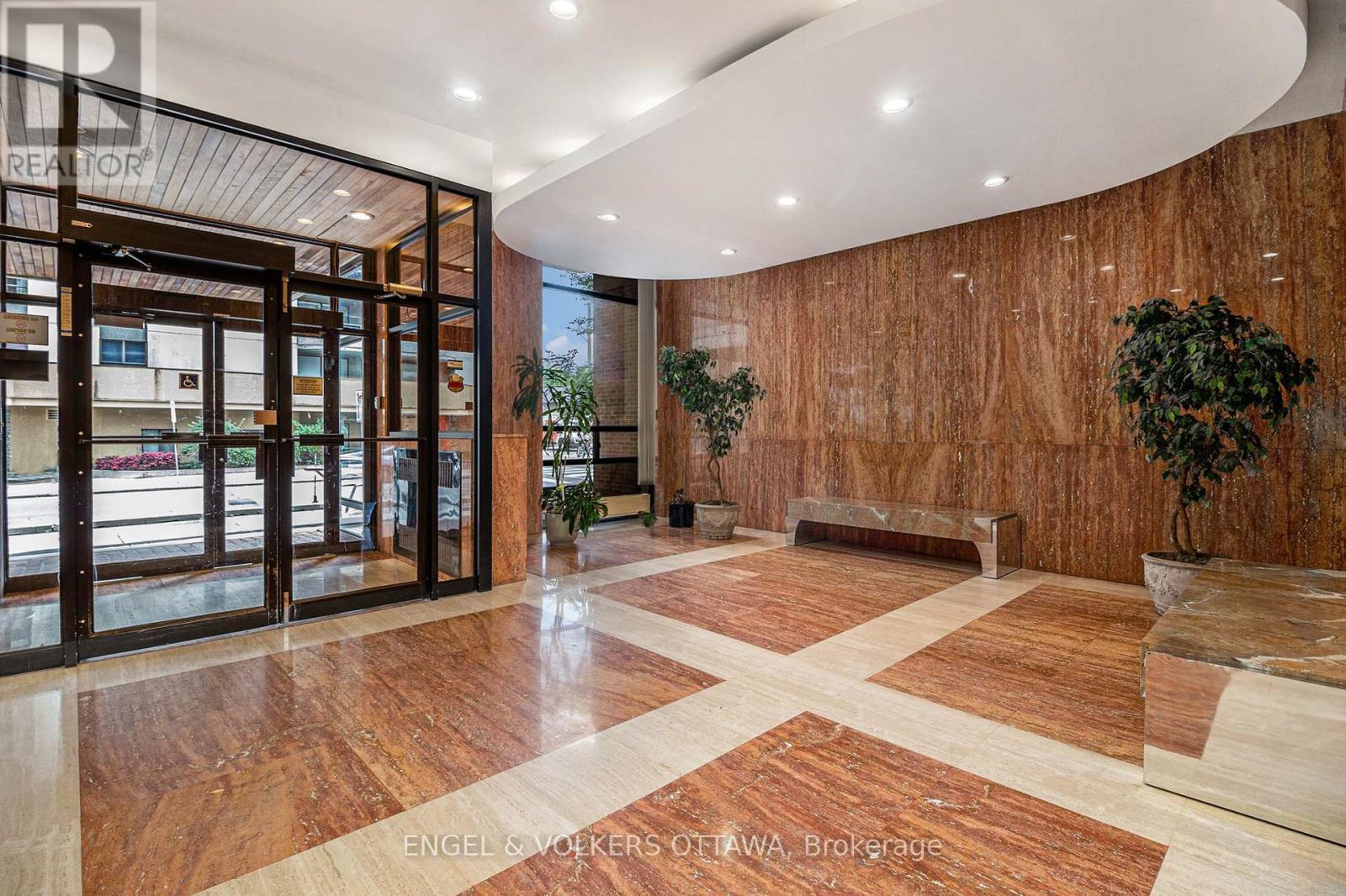 907 - 475 Laurier Avenue W, Ottawa, Ontario  K1R 7X1 - Photo 2 - X12967064