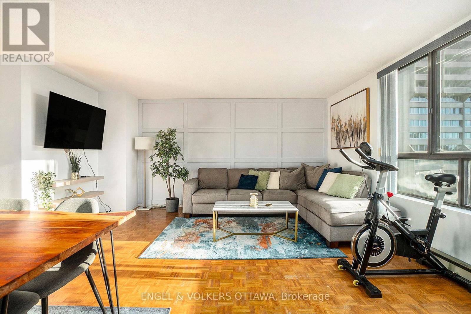 907 - 475 Laurier Avenue W, Ottawa, Ontario  K1R 7X1 - Photo 3 - X12967064