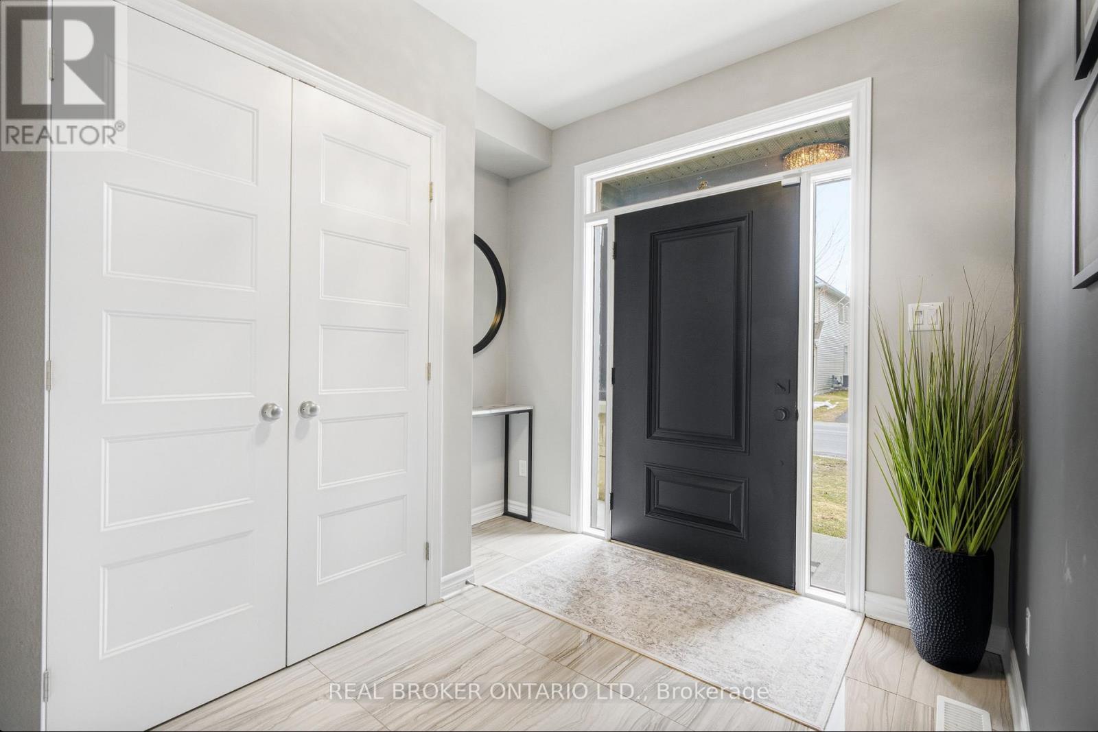 204 Trollius Way, Ottawa, Ontario  K1T 0R7 - Photo 2 - X12967180