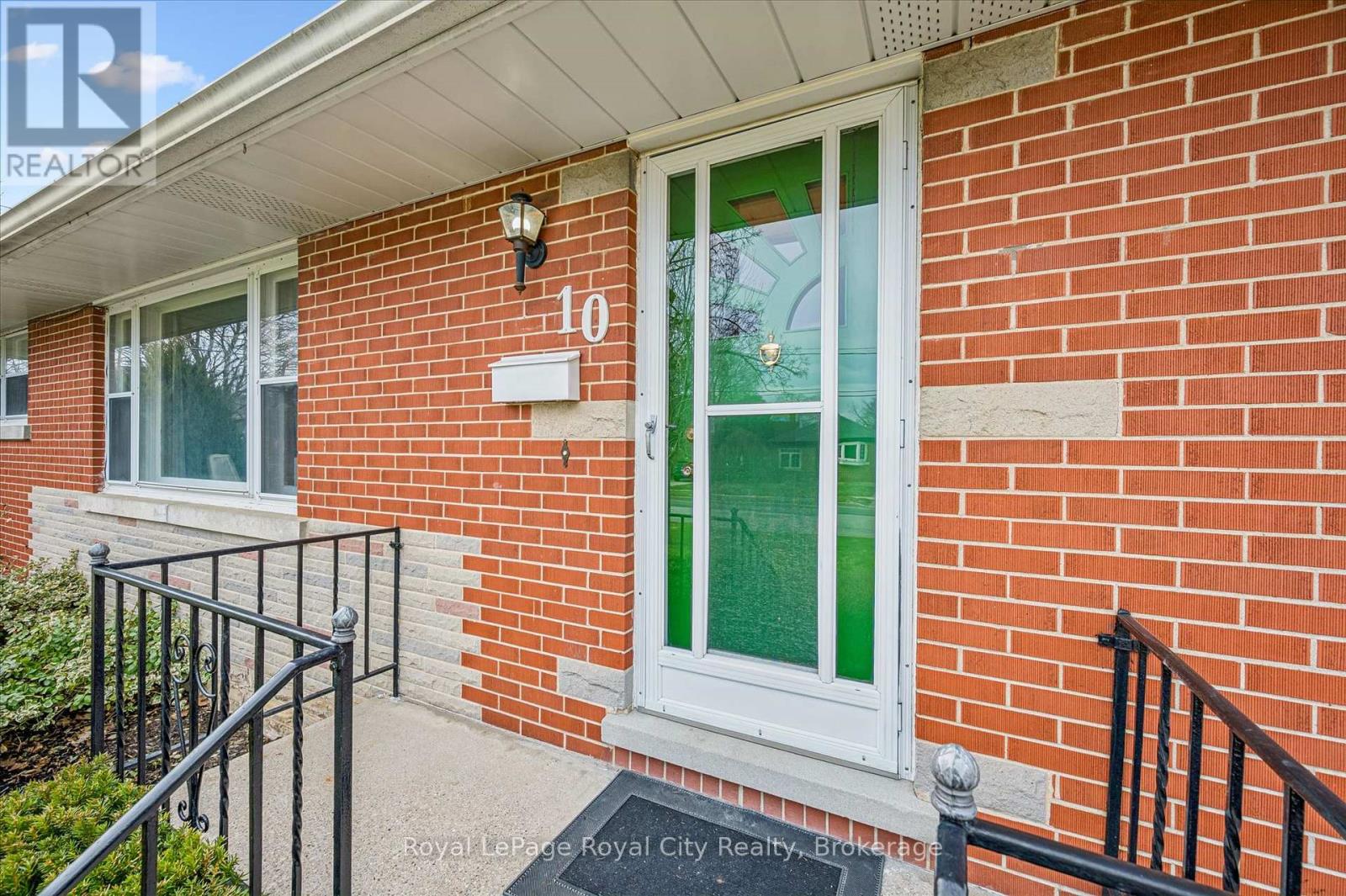 10 PAUL AVENUE, Guelph, Ontario