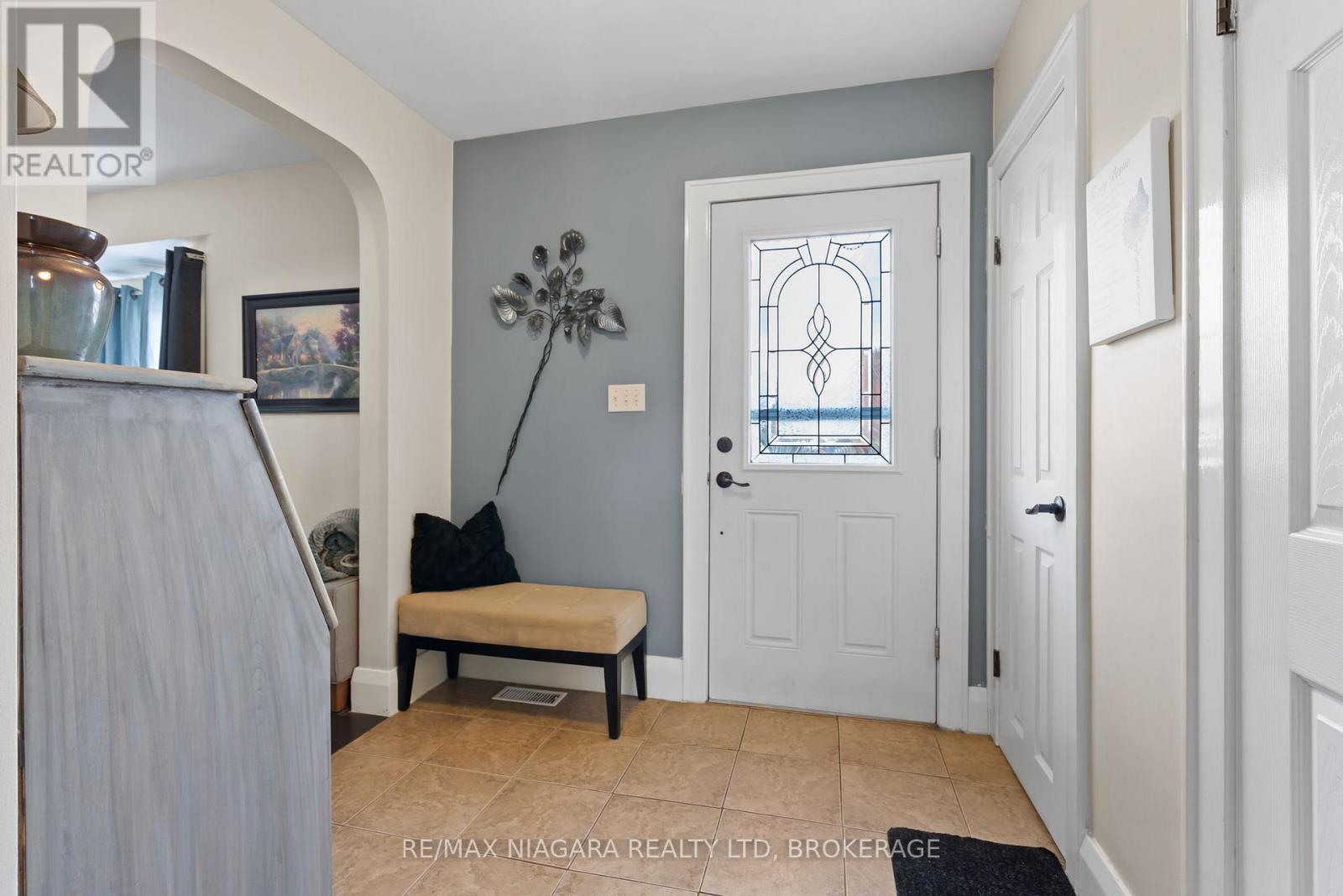 124 Neff Street, Port Colborne, Ontario  L3K 3T4 - Photo 5 - X12967068