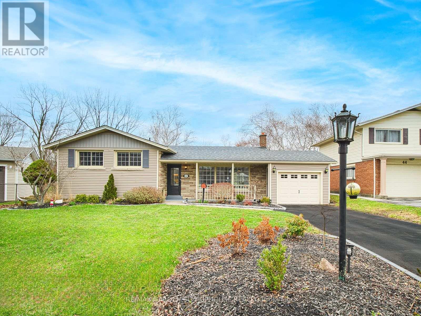 46 Strathcona Drive, St. Catharines, Ontario  L2M 2B1 - Photo 2 - X12967126