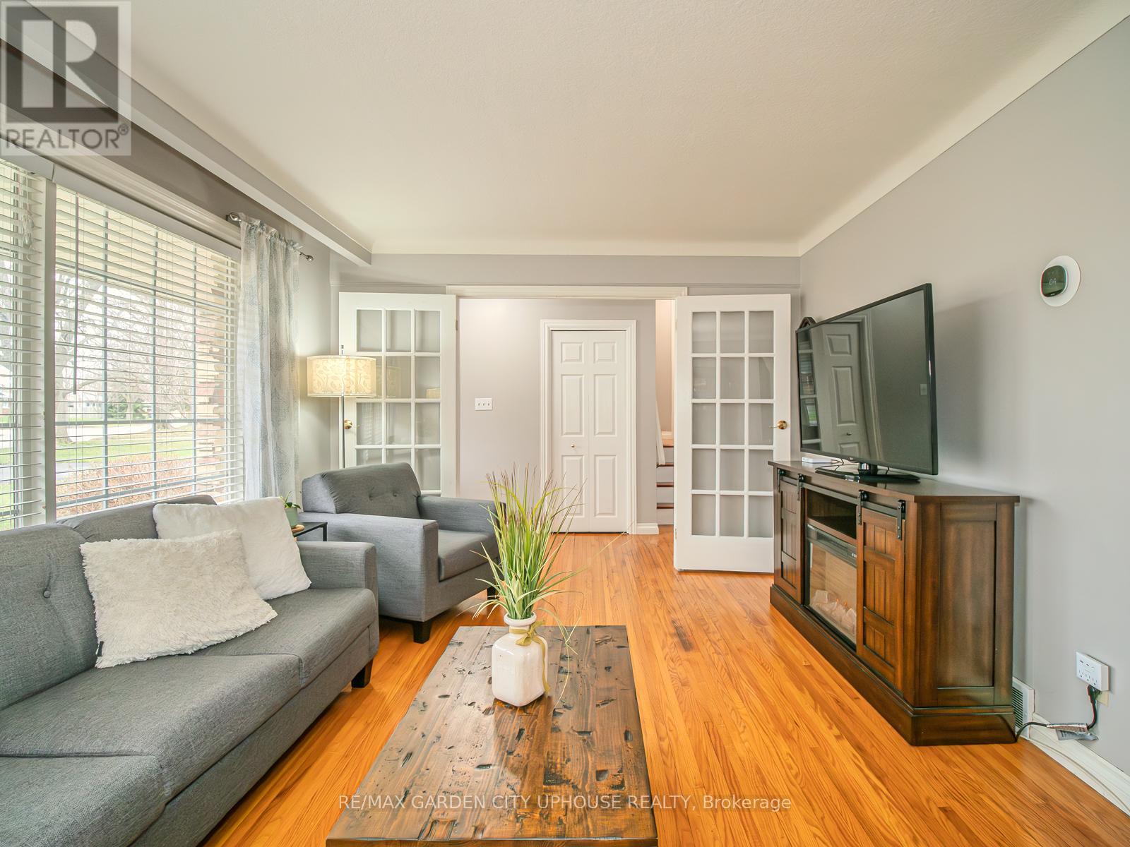 46 Strathcona Drive, St. Catharines, Ontario  L2M 2B1 - Photo 3 - X12967126