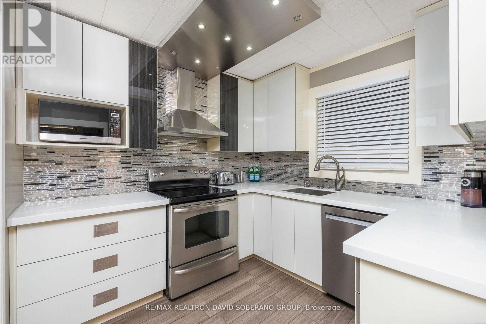 256 Codsell Avenue, Toronto, Ontario  M3H 3X1 - Photo 9 - C12967070