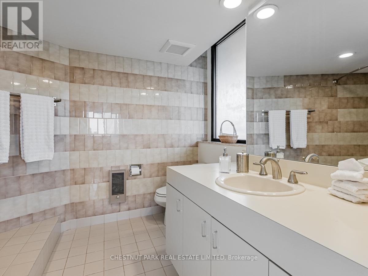 1502 - 15 Mcmurrich Street, Toronto, Ontario M5R 3M6 - Photo 8 - C12967090