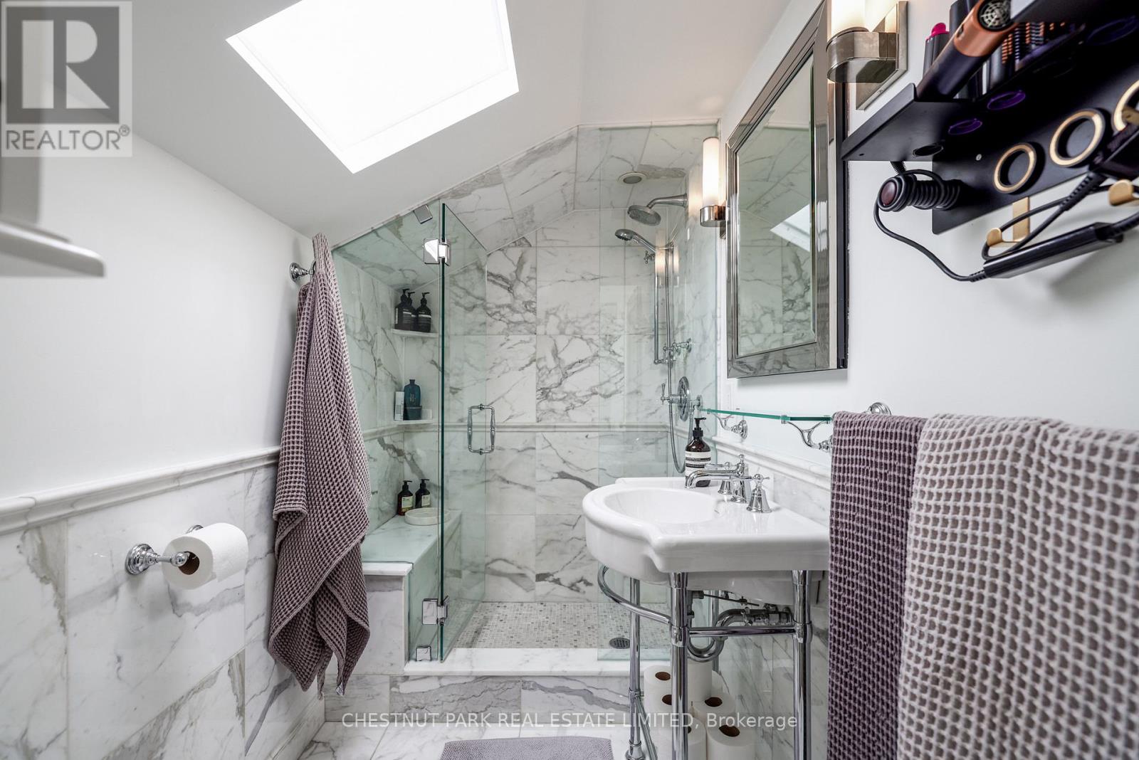 27 Gibson Avenue, Toronto, Ontario  M5R 1T4 - Photo 21 - C12967194