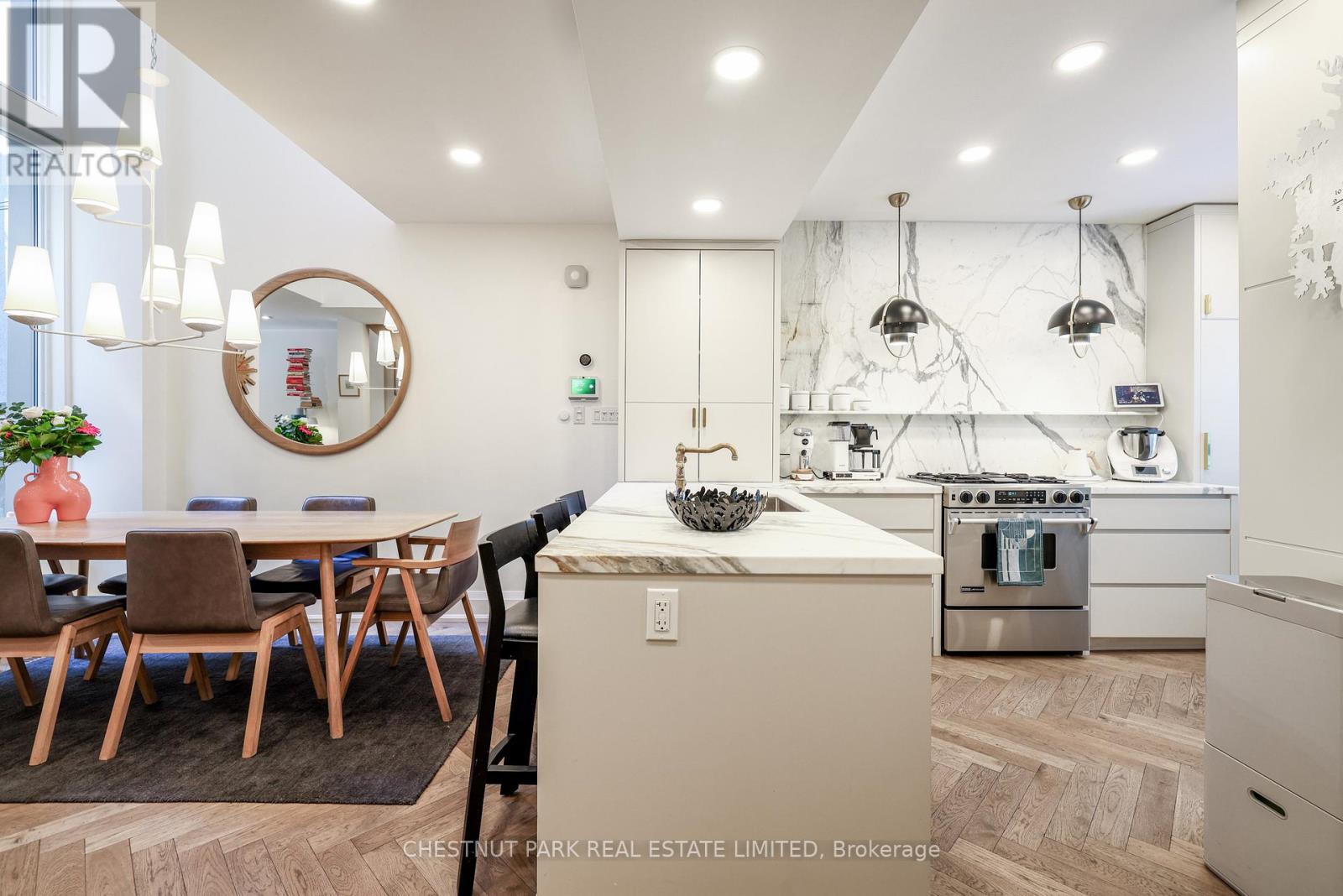 27 Gibson Avenue, Toronto, Ontario  M5R 1T4 - Photo 4 - C12967194