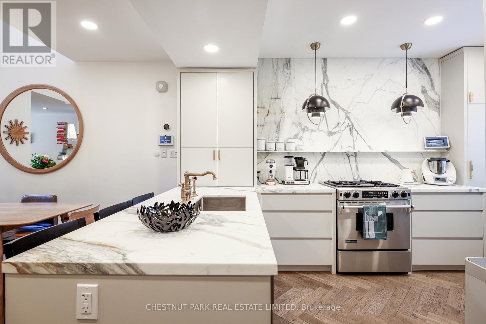 27 Gibson Avenue, Toronto, Ontario  M5R 1T4 - Photo 5 - C12967194