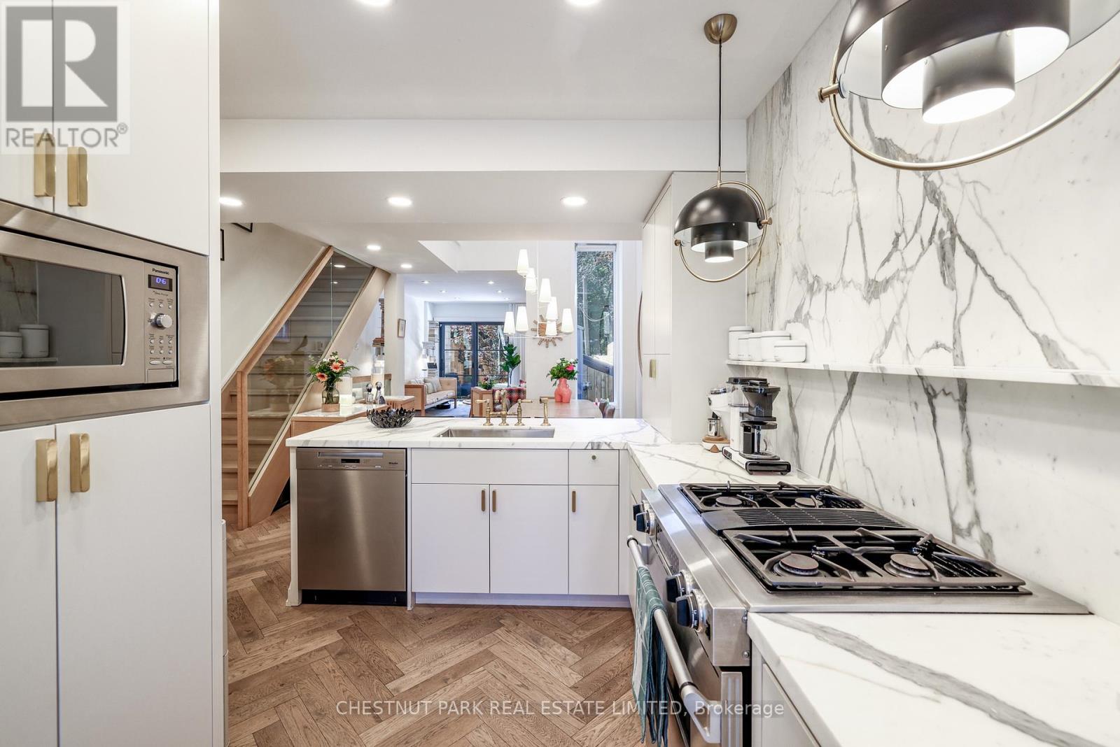 27 Gibson Avenue, Toronto, Ontario  M5R 1T4 - Photo 6 - C12967194