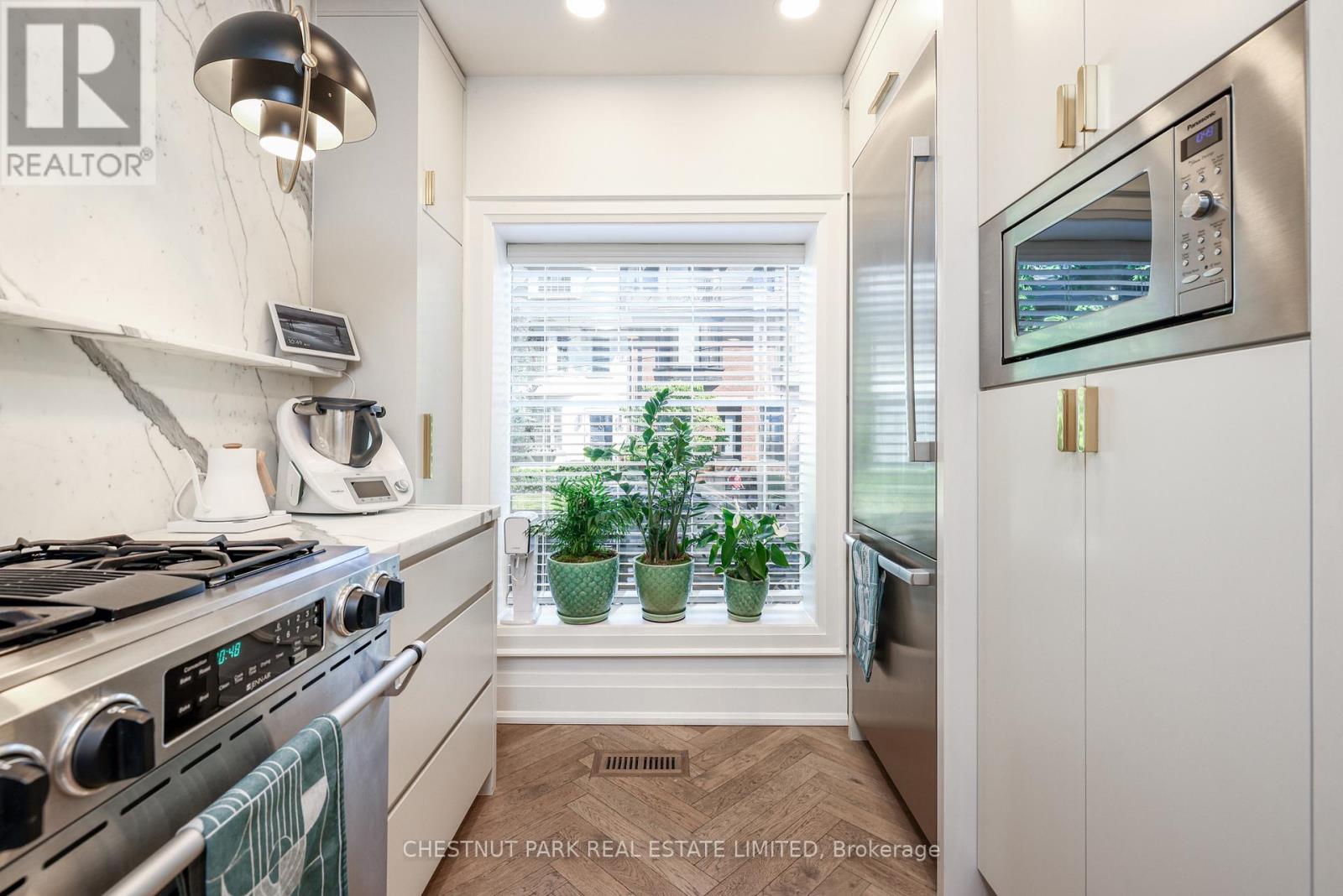 27 Gibson Avenue, Toronto, Ontario  M5R 1T4 - Photo 8 - C12967194