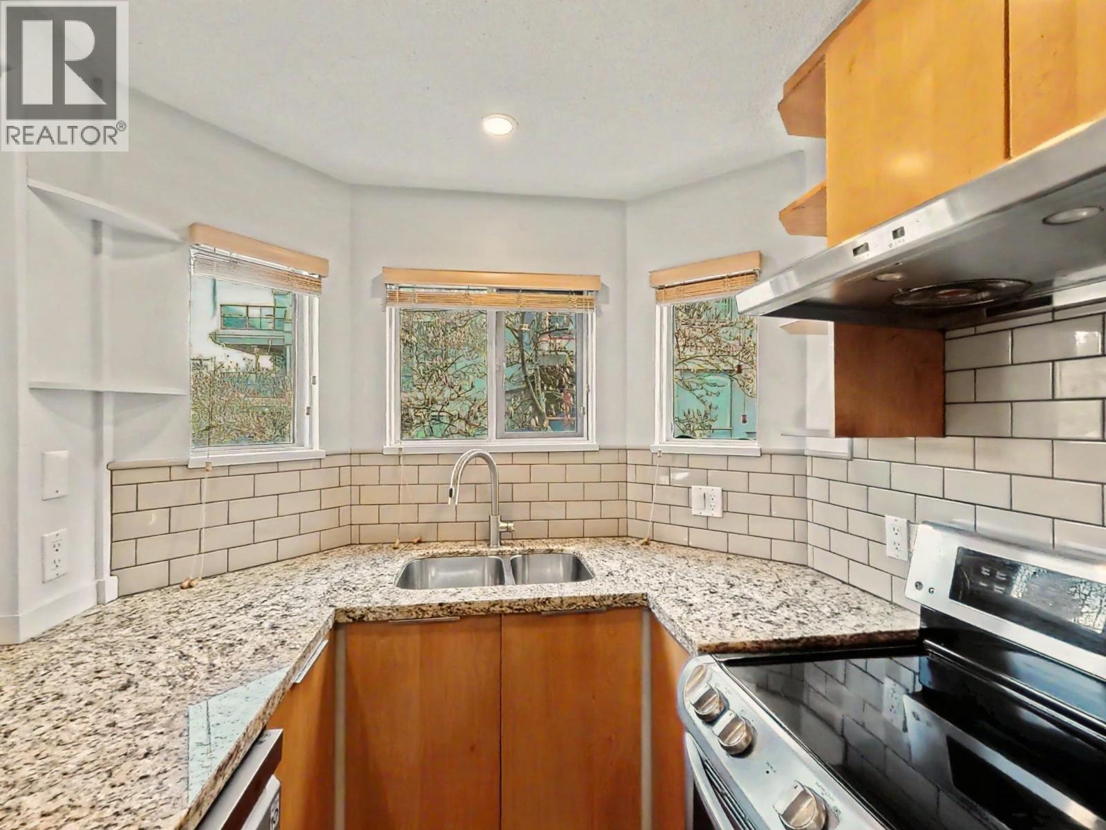 201 1868 W 8th Avenue, Vancouver, British Columbia  V6J 5G3 - Photo 4 - R3107539