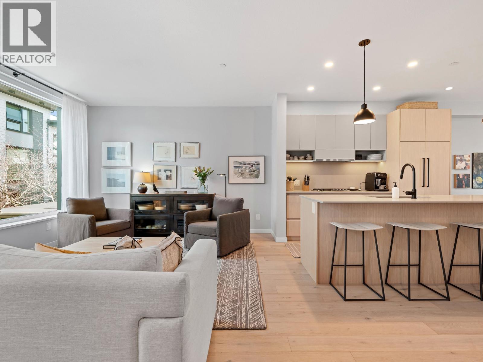 31 528 E 2nd Street, North Vancouver, British Columbia  V7L 0G8 - Photo 3 - R3107011