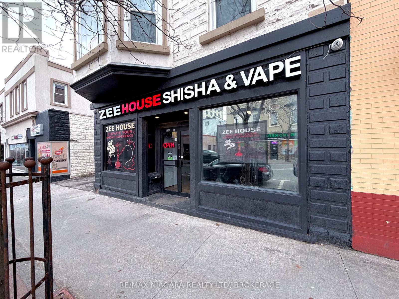 5842 Ferry Street, Niagara Falls, Ontario  L2G 1S9 - Photo 1 - X12954922