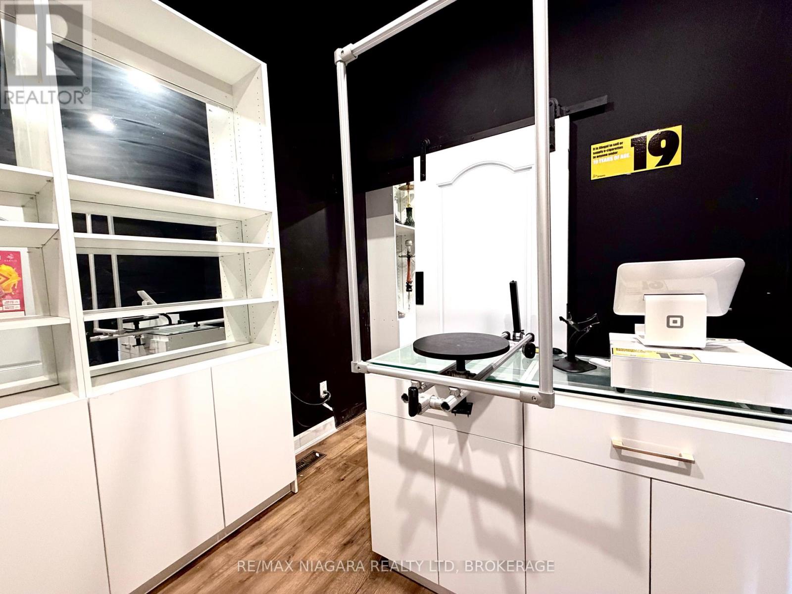 5842 Ferry Street, Niagara Falls, Ontario  L2G 1S9 - Photo 17 - X12954922