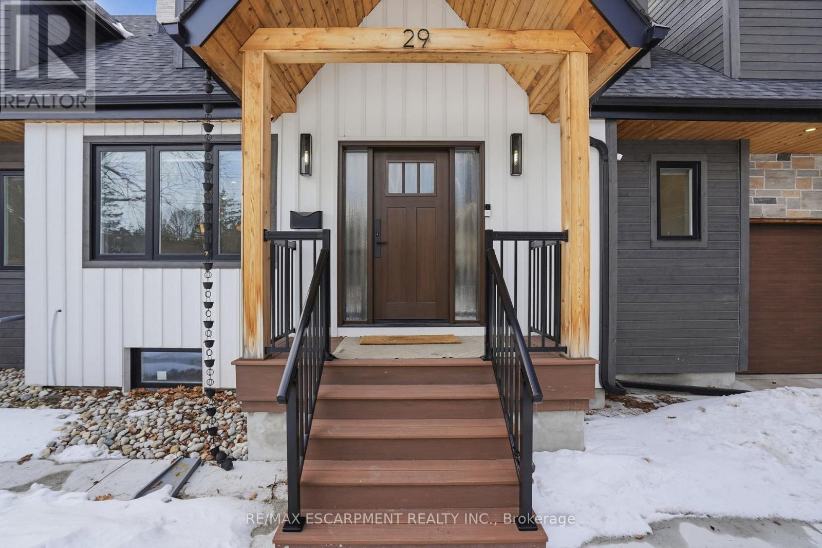 29 Pinewood Trail, Mississauga, Ontario  L5G 2L2 - Photo 3 - W12967042