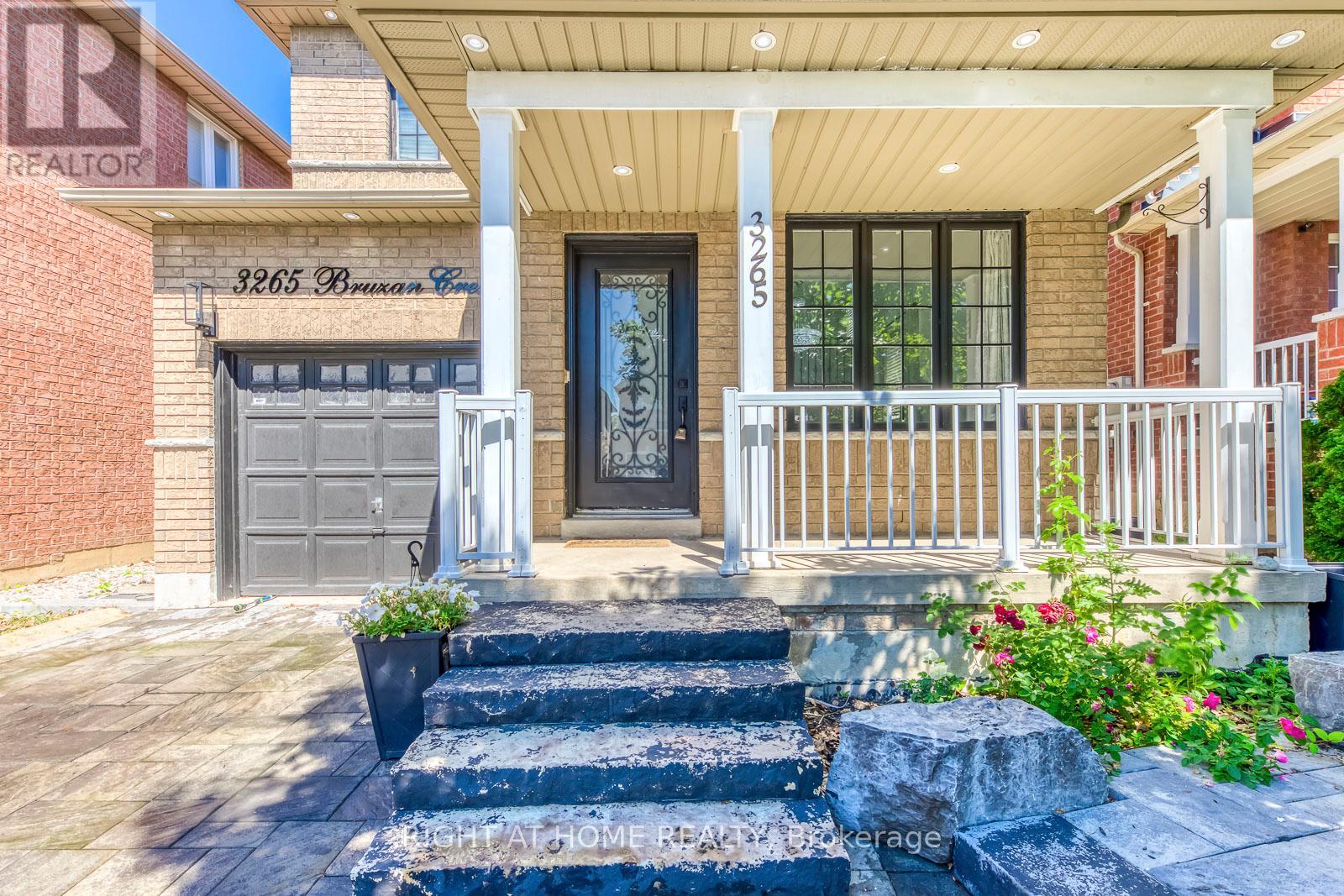3265 Bruzan Crescent, Mississauga, Ontario  L5N 8E7 - Photo 4 - W12967128