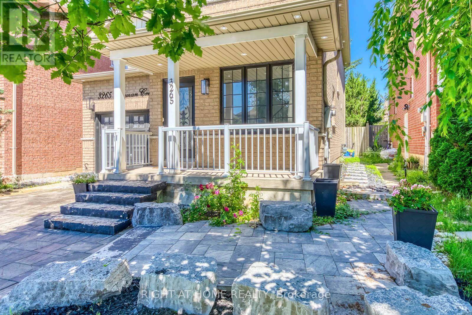 3265 Bruzan Crescent, Mississauga, Ontario  L5N 8E7 - Photo 5 - W12967128