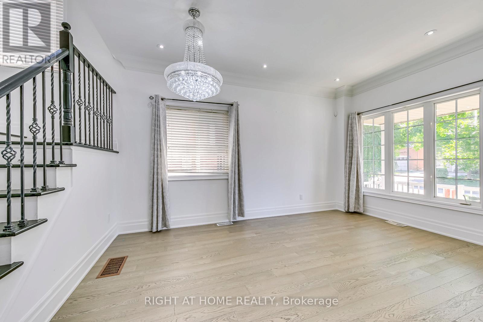 3265 Bruzan Crescent, Mississauga, Ontario  L5N 8E7 - Photo 8 - W12967128