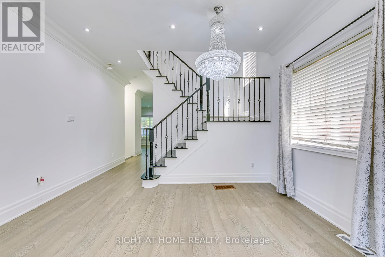 3265 Bruzan Crescent, Mississauga, Ontario  L5N 8E7 - Photo 9 - W12967128