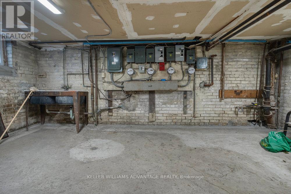 24 Indian Road Crescent, Toronto, Ontario  M6P 2G1 - Photo 23 - W12967136