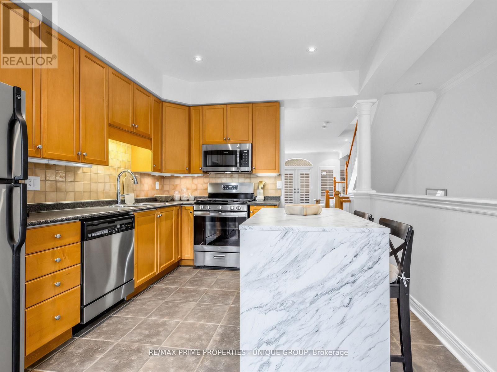 19 James Stock Path, Toronto, Ontario  M8Z 6C6 - Photo 11 - W12967146