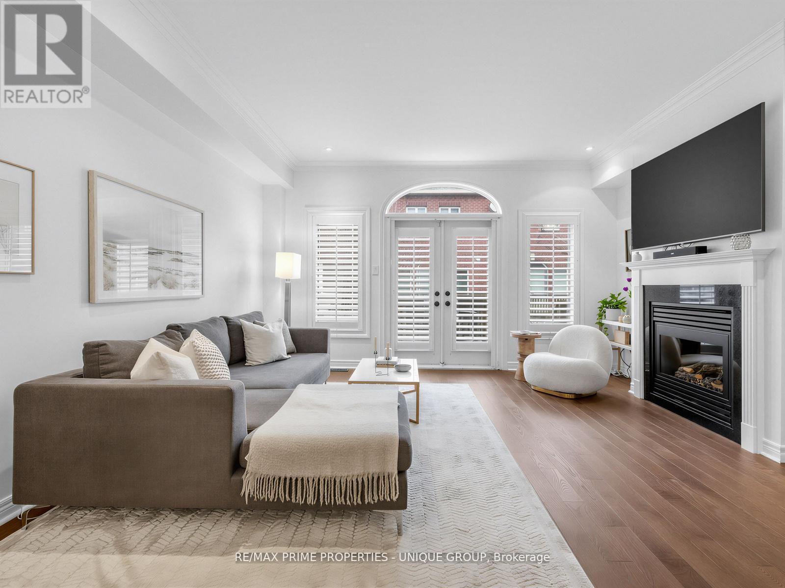 19 James Stock Path, Toronto, Ontario  M8Z 6C6 - Photo 6 - W12967146